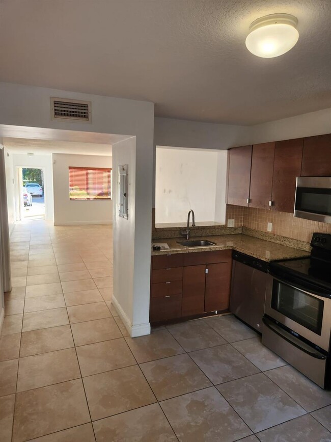 4785 Sw 62nd Ave Unit 103 Davie Fl 33314 Condo For Rent In Davie