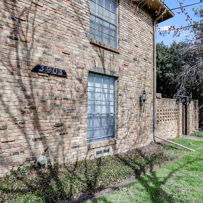 Building Photo - 3903 Hawthorne Ave