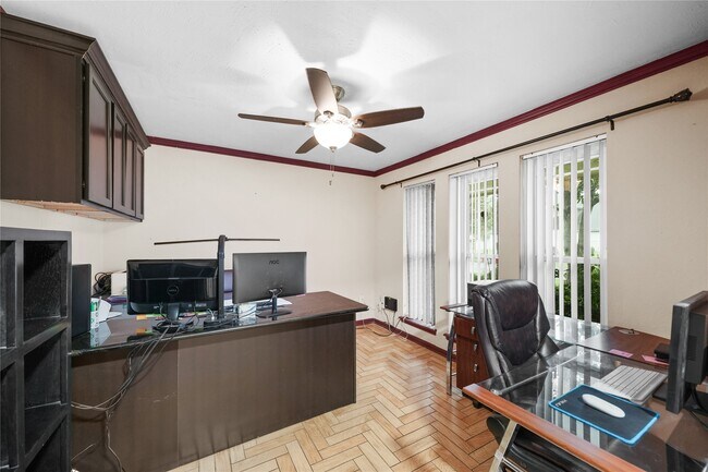 Foto del edificio - 16210 Port O Call St