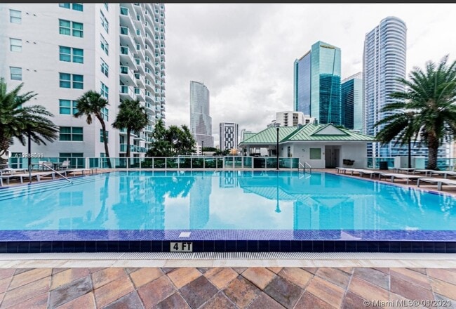 Piscina - 41 SE 5th St