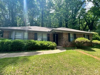 Building Photo - 1205 Club House Rd