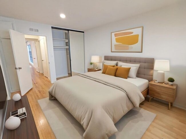 Building Photo - 817 S Windsor Blvd