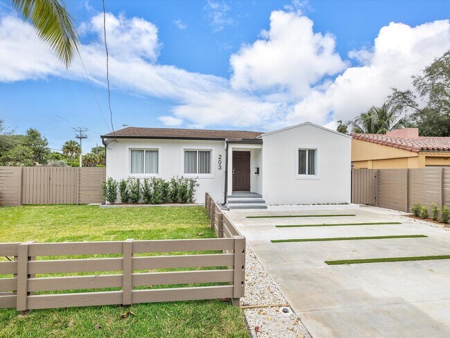 Photo - 203 NE 107th St House