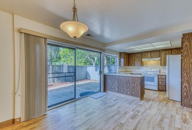 Building Photo - 19100 Creekside Pl