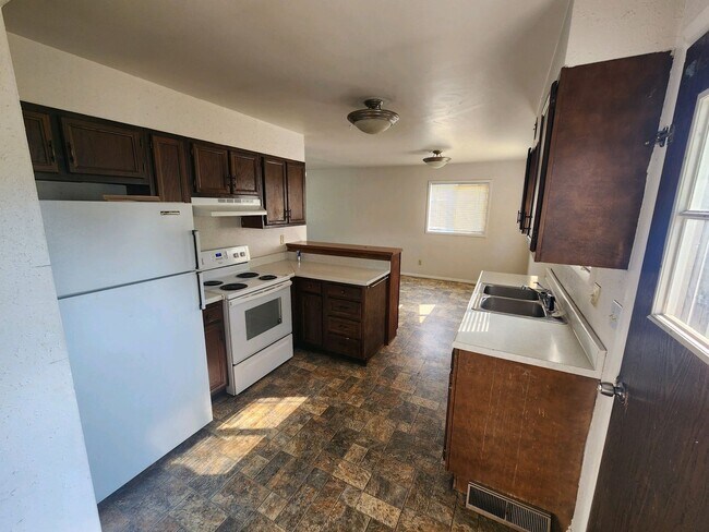 Building Photo - 310Kennedy