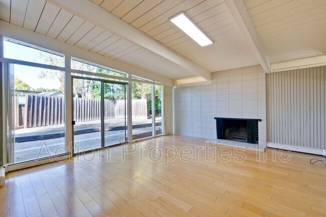 Foto del edificio - 3733 Carlson Cir