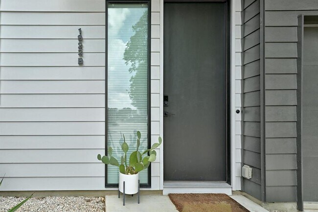 Foto del edificio - 1922 E M. Franklin Ave