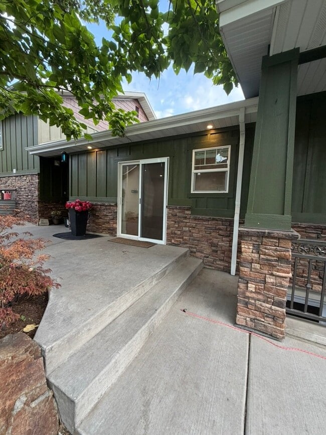 Building Photo - 272 N 135 W