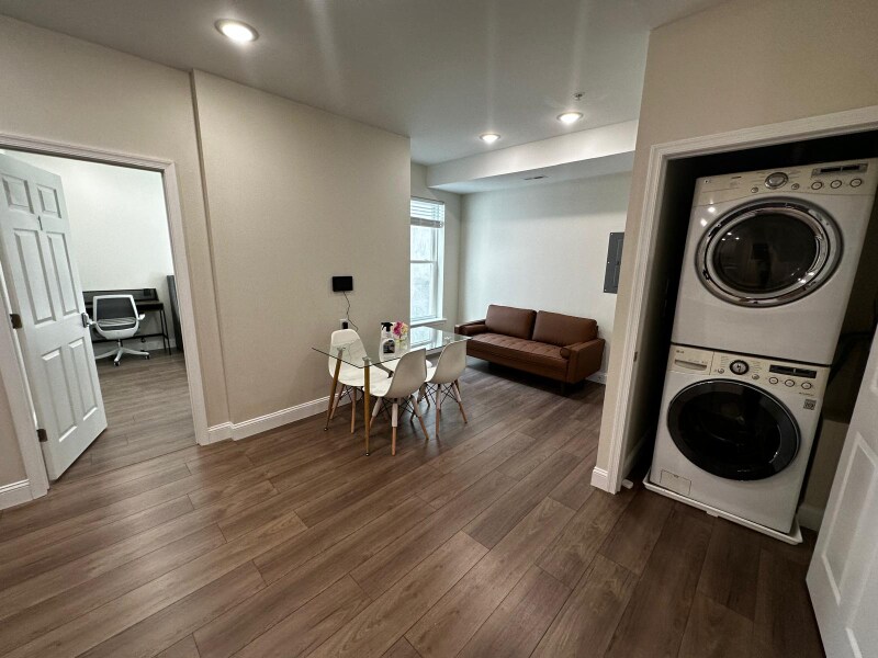 Primary Photo - 42 N 40th St