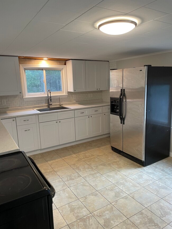 Kitchen - 150 Broadturn Rd