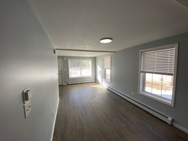 Building Photo - 46 Carriage Ln