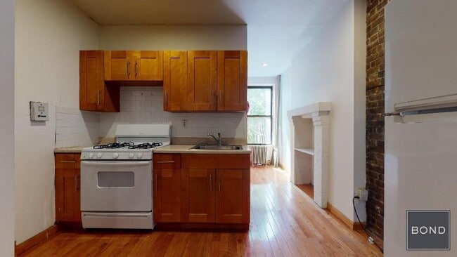 Building Photo - 772 9th Ave