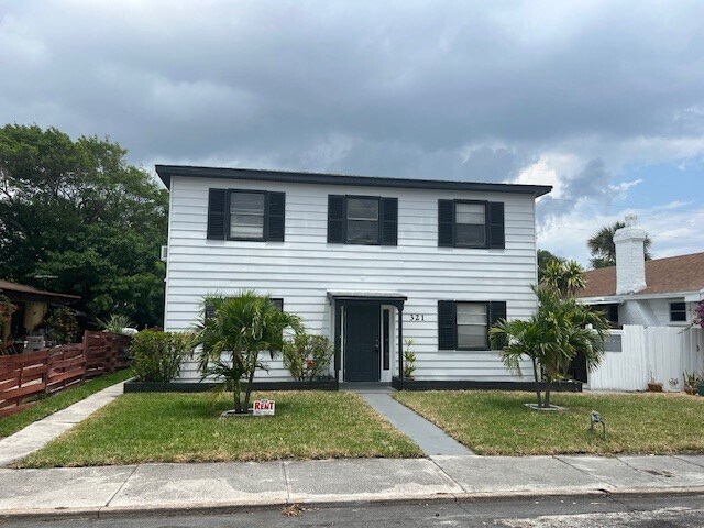Foto principal - 321 Conniston Rd