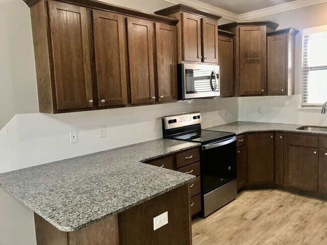 Building Photo - ***212 Alder Street***