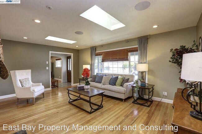 Building Photo - 4 br, 2 bath House - 40853 Mino Way