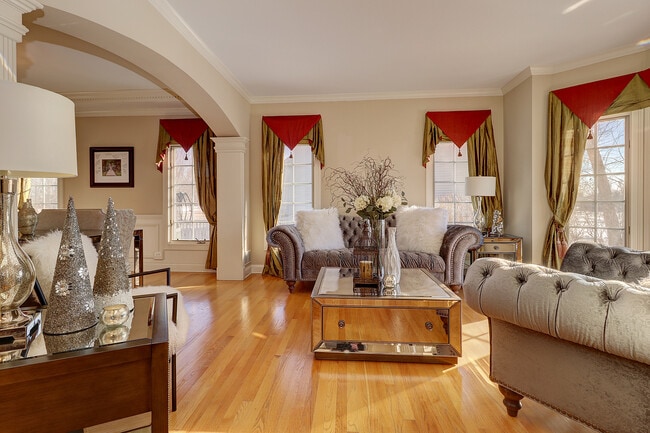 Foto del edificio - 26025 Whispering Woods Cir