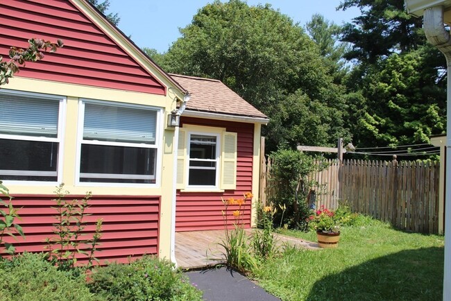 Building Photo - 56 Anawan St