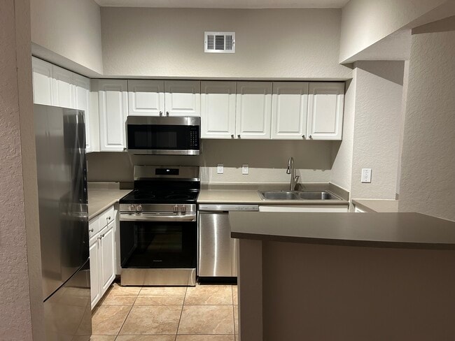 Photo - 504 S Armenia Ave Apartment