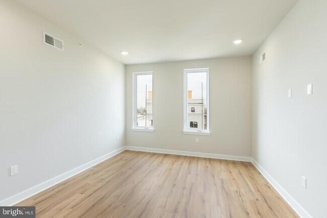 Building Photo - 2121 Bellmore St