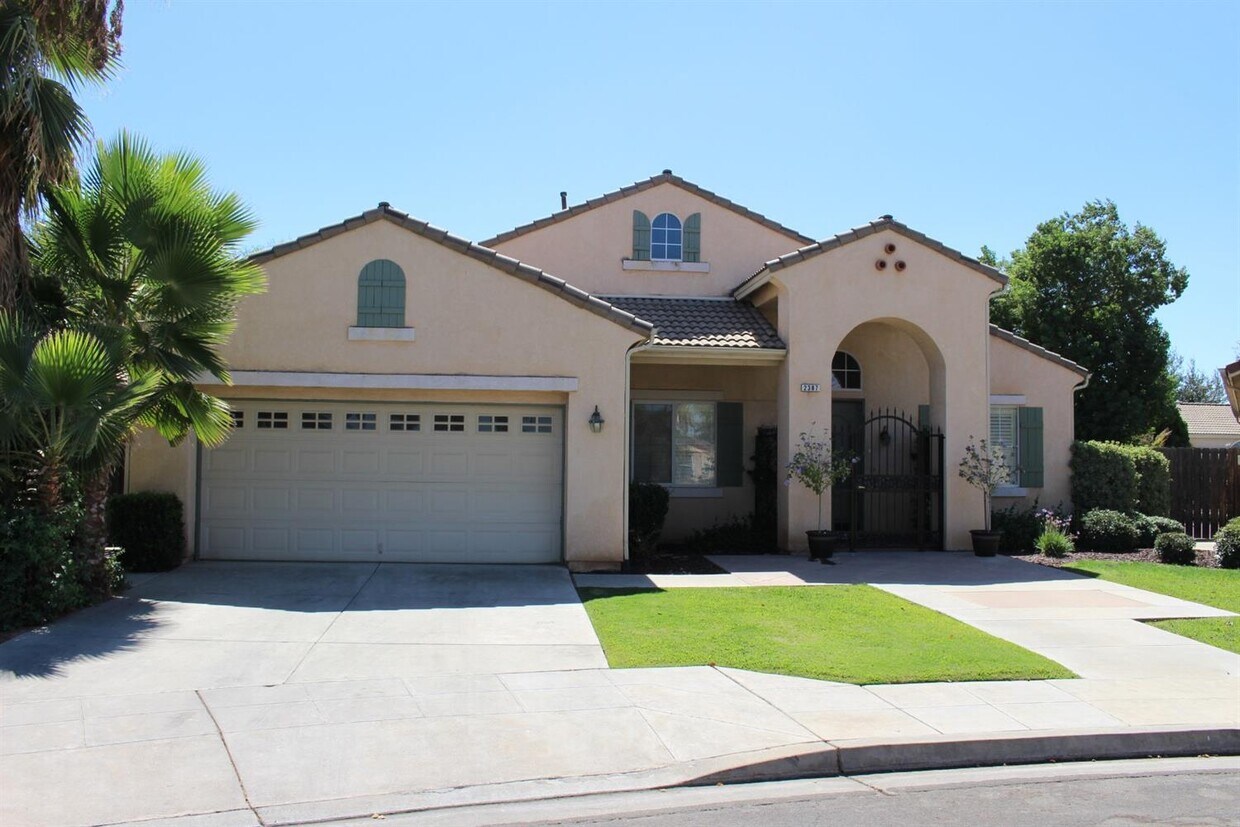 2387 E Pryor Dr, Fresno, CA 93720 House for Rent in Fresno, CA