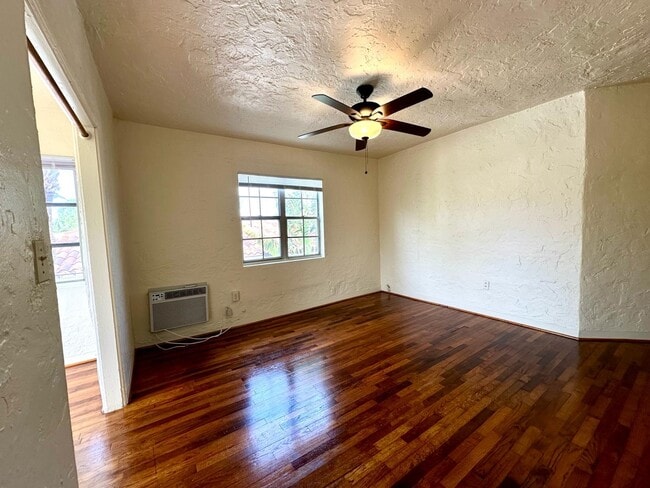 Building Photo - 1212 N Palmway