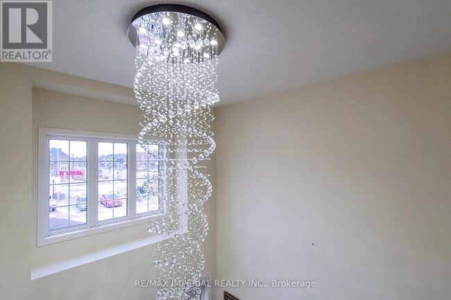 Building Photo - 532 Barons St