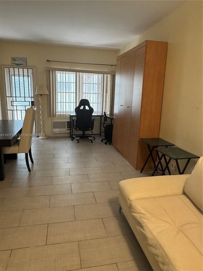 Foto del edificio - 6494 Collins Ave