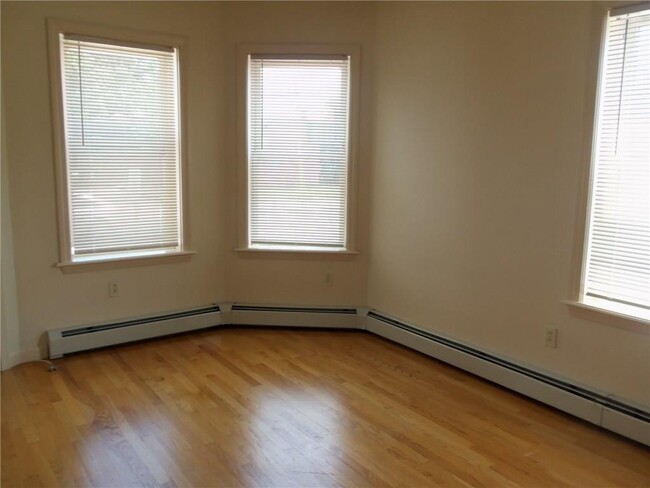 Foto del edificio - 1470 Newport Ave