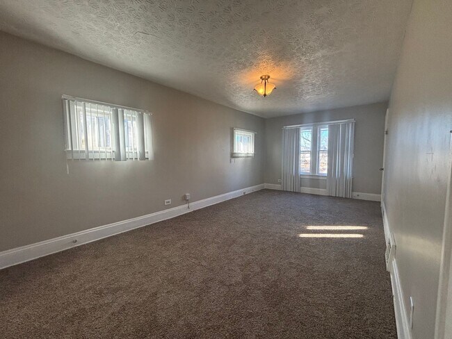 Foto del edificio - 13817 Bartlett Ave