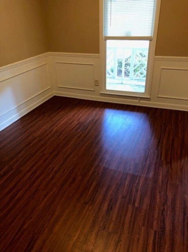 Foto del edificio - 1106 Missionwood Ln