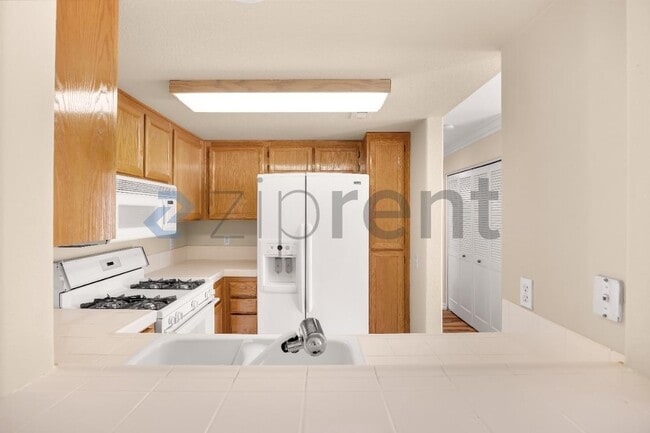 Building Photo - Unit 22