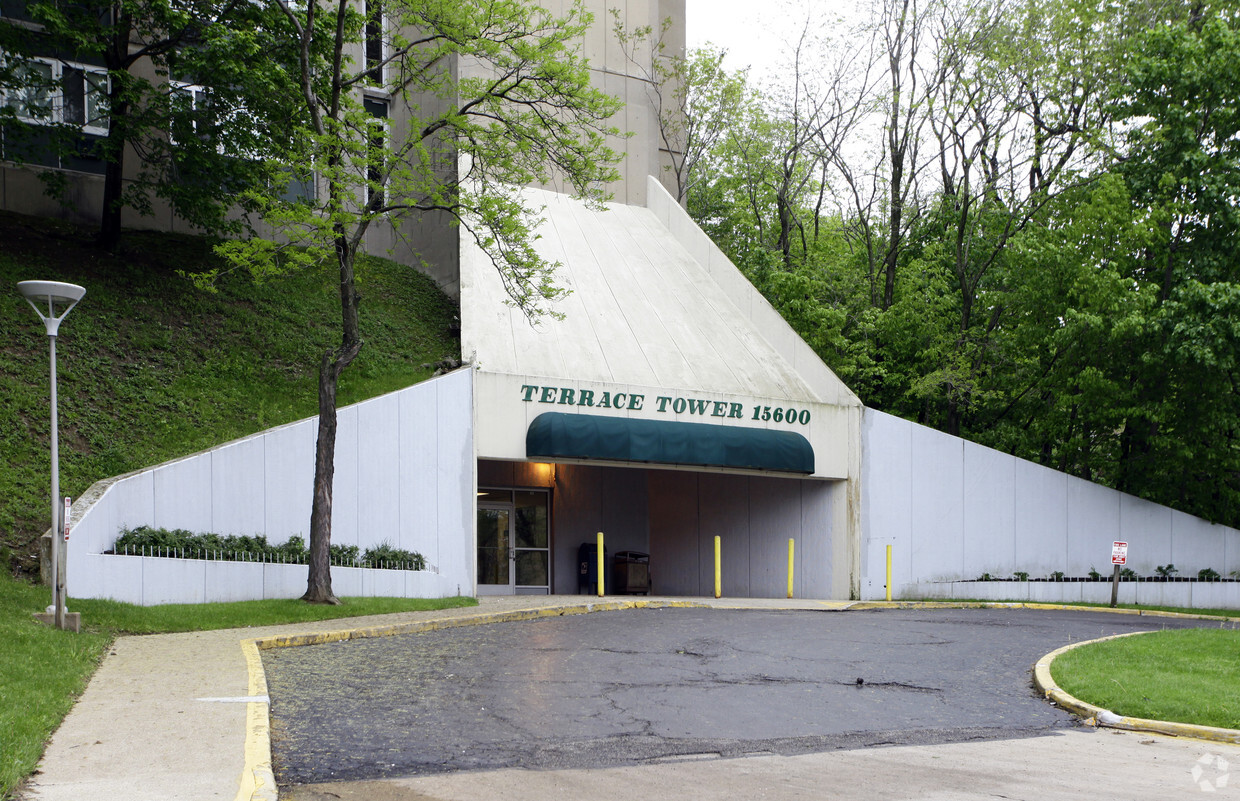 Entrada - Terrace Towers