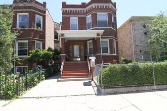 Building Photo - 3049 N Davlin Ct