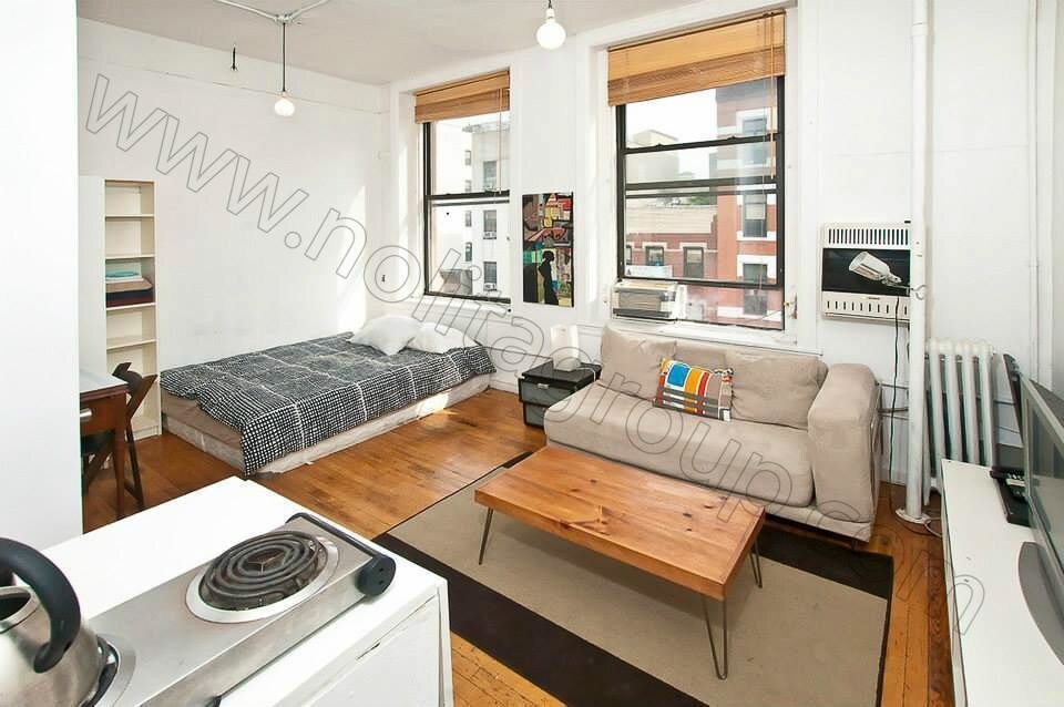 Primary Photo - 240 Grand St