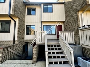 Building Photo - 2689 Glengyle Dr