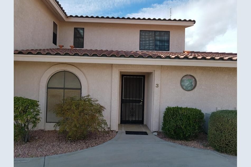Primary Photo - Furnished Condo Summer Rental