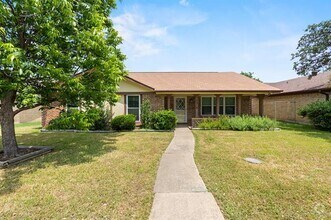Building Photo - 2219 Greenvalley Dr