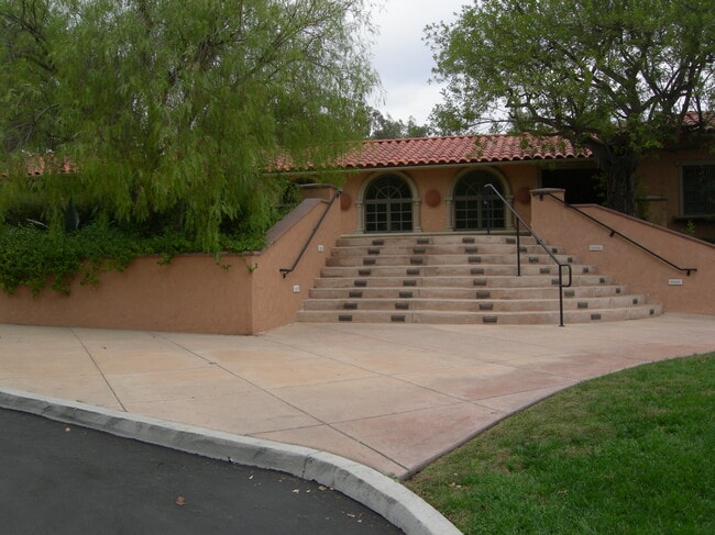 Entrada a la casa club - 23777 Mulholland Hwy