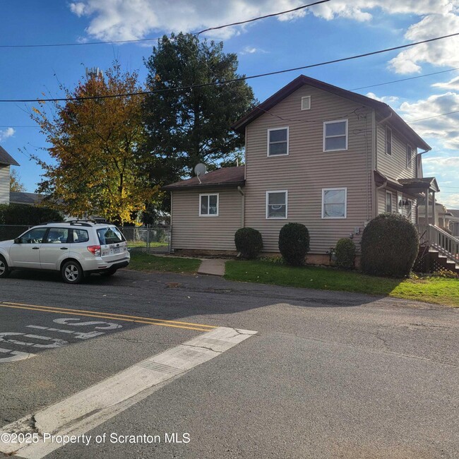 Foto del edificio - 1756 Nay Aug Ave