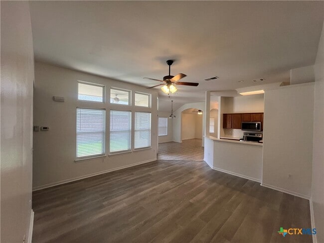 Building Photo - 208 Yosemite Dr
