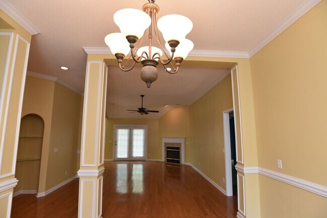 Building Photo - Single family home with large fenced in ba...