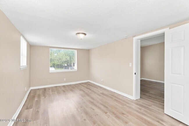 Foto del edificio - 6132 Ardisia Rd W
