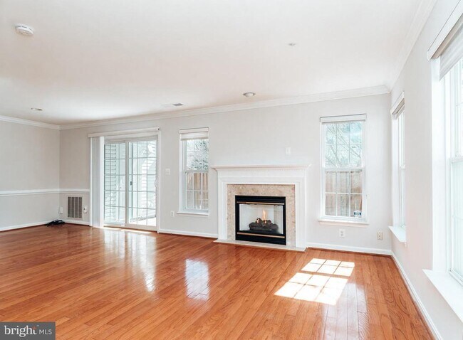Foto del edificio - 6607 Netties Ln