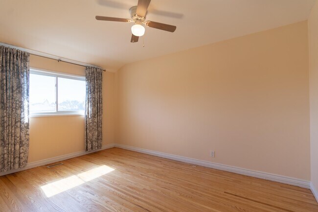 Building Photo - 728 Krosno Blvd