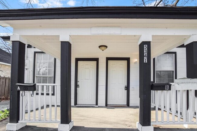 Foto del edificio - 5341 Ash Ln