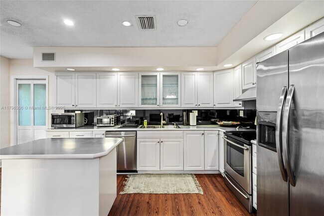 Foto del edificio - 2231 NE 38th St