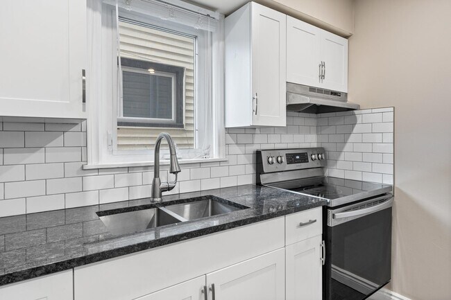 Building Photo - 835 Moy Ave