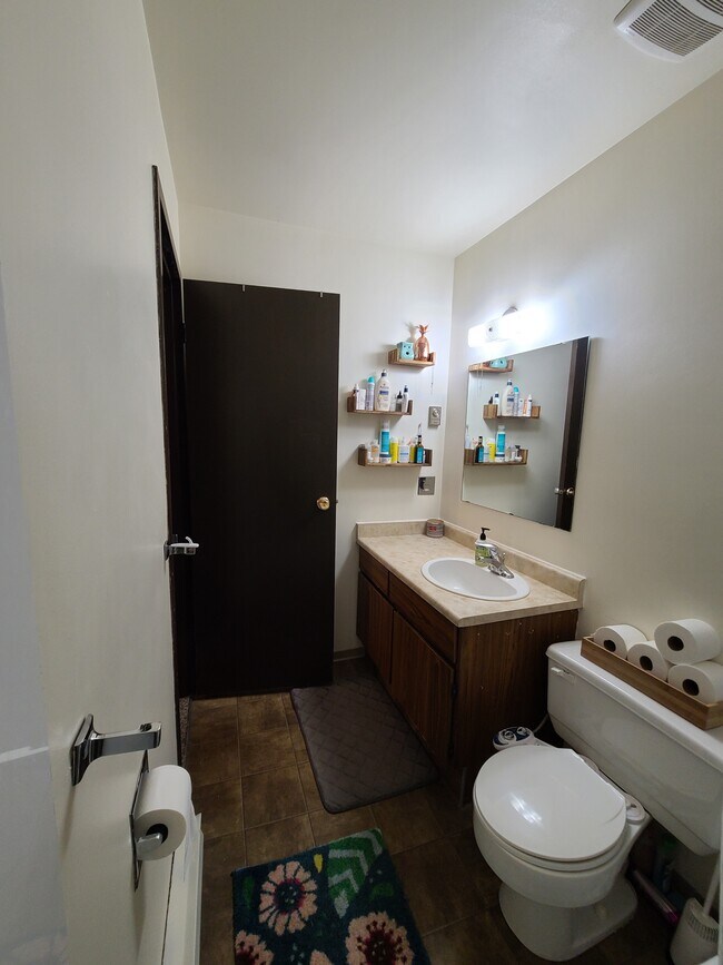 Photo du bâtiment - 81 1 Ave SW