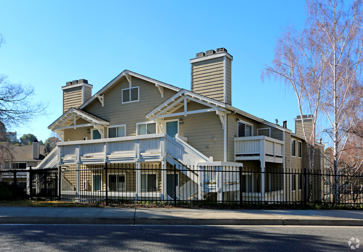 Foto del edificio - Creekside Apartments