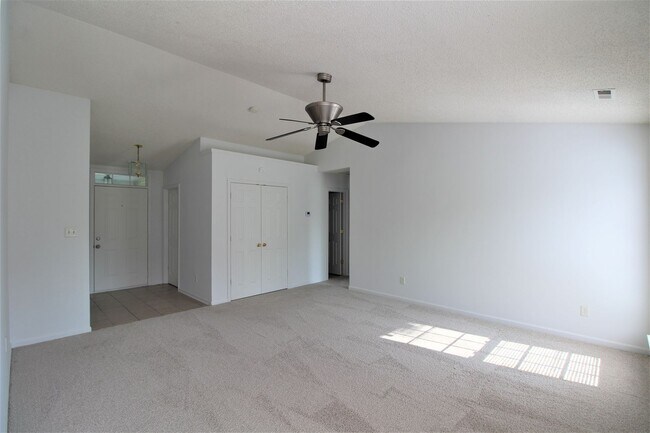 Foto del edificio - Charming 3-Bedroom Ranch Home in the Meriw...